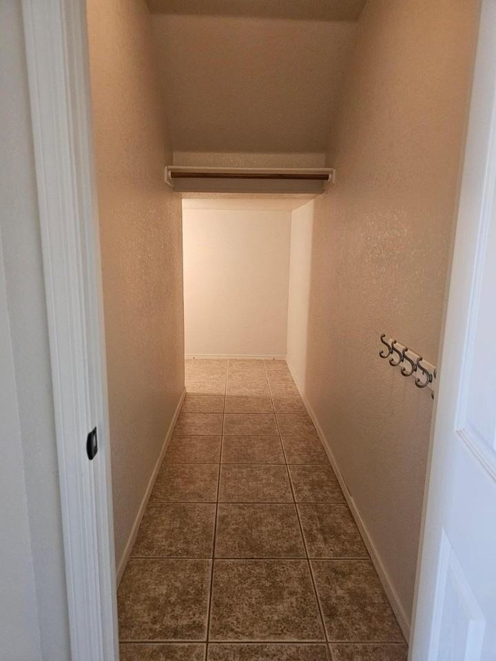 900 Estancia Dr - Photo 3 of 18