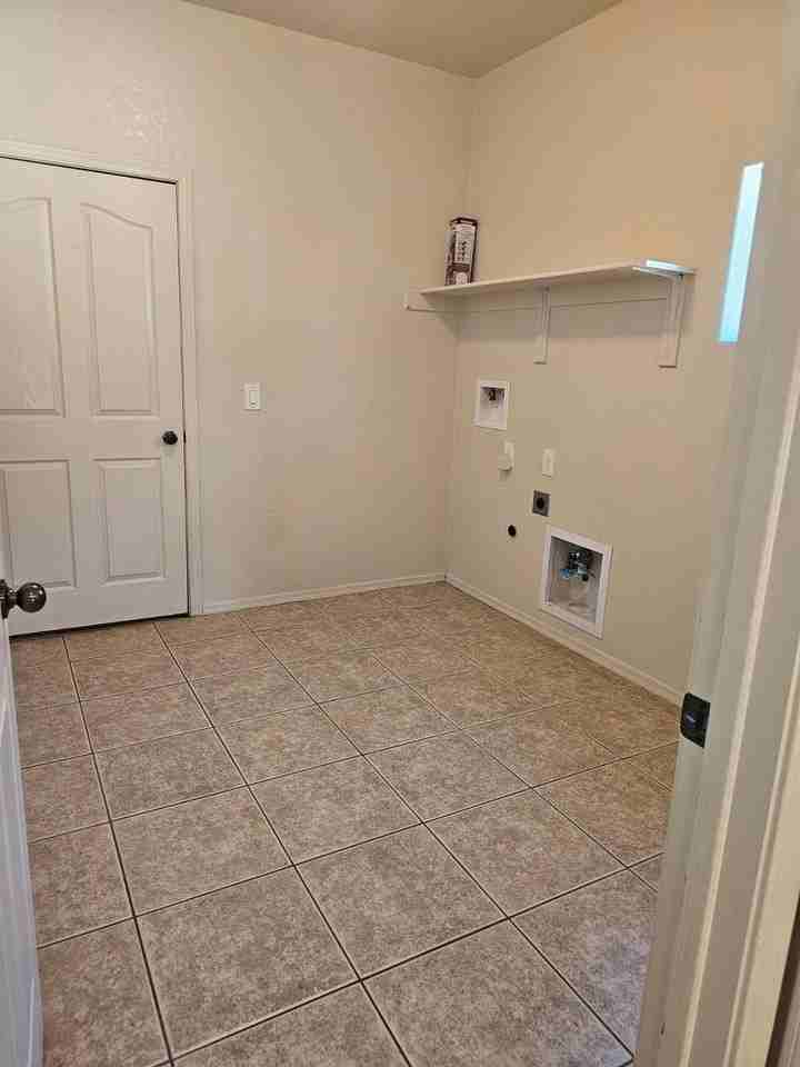 900 Estancia Dr - Photo 6 of 18