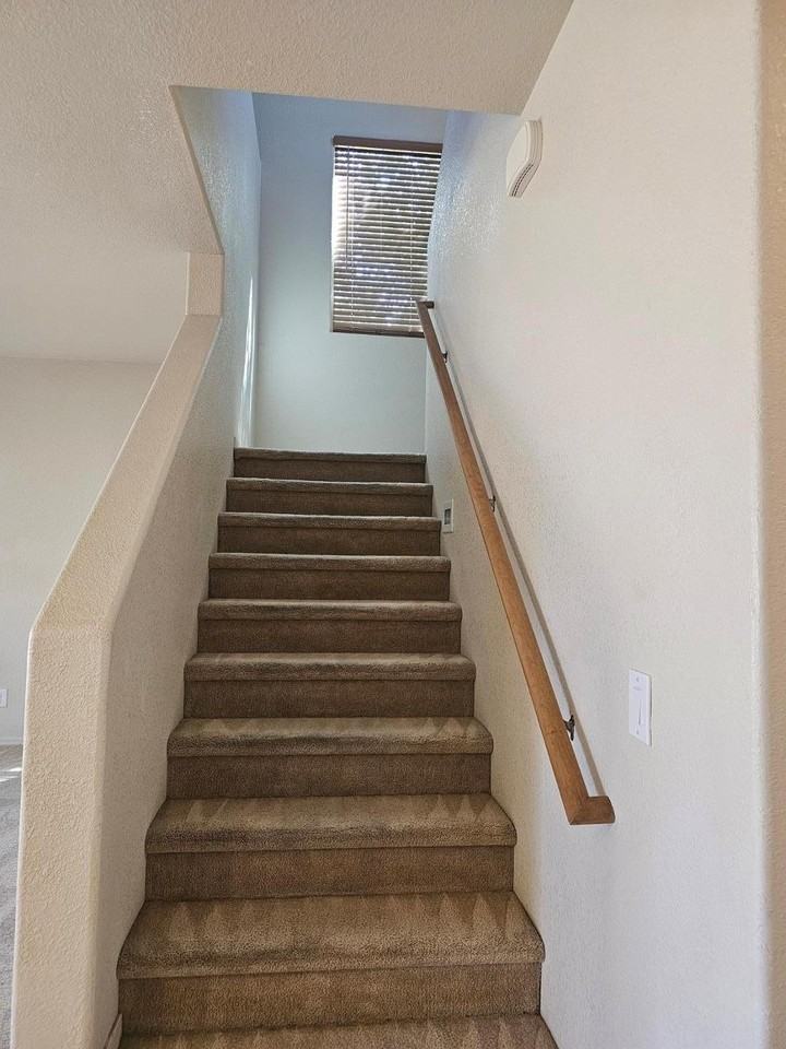 900 Estancia Dr - Photo 7 of 18