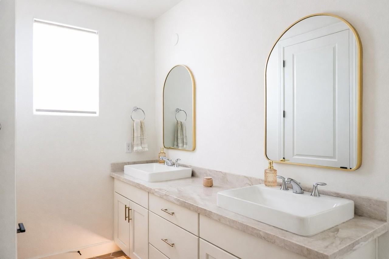 12091 N San Clemente St - Photo 5 of 24