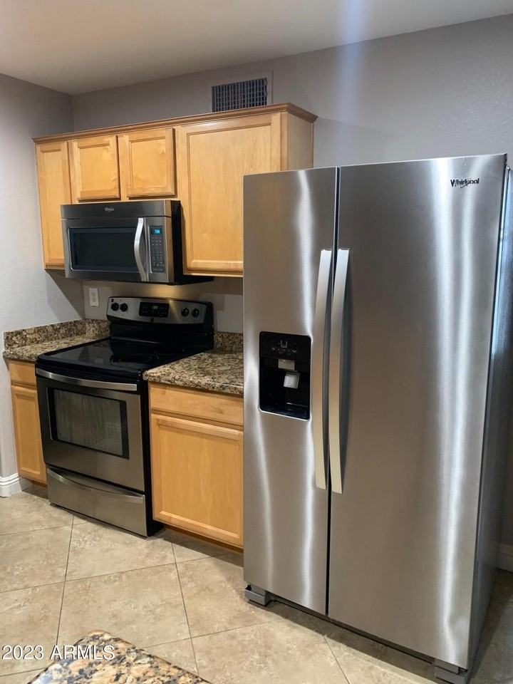 494 W Cotton Ln - Photo 4 of 32