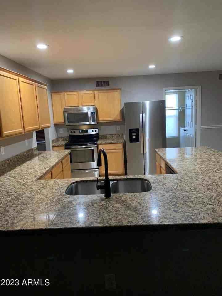 494 W Cotton Ln - Photo 5 of 32