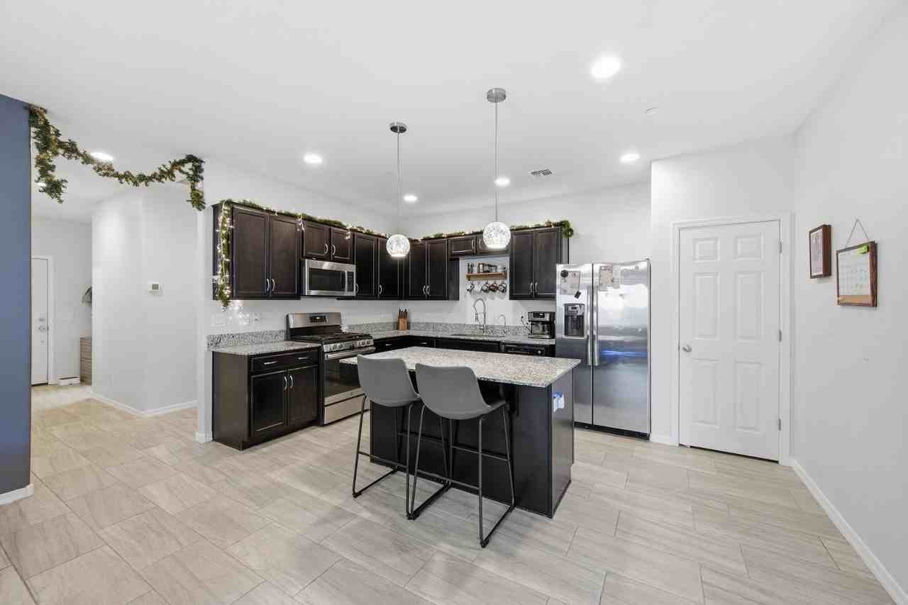 21359 W Alvarado Rd - Photo 3 of 50