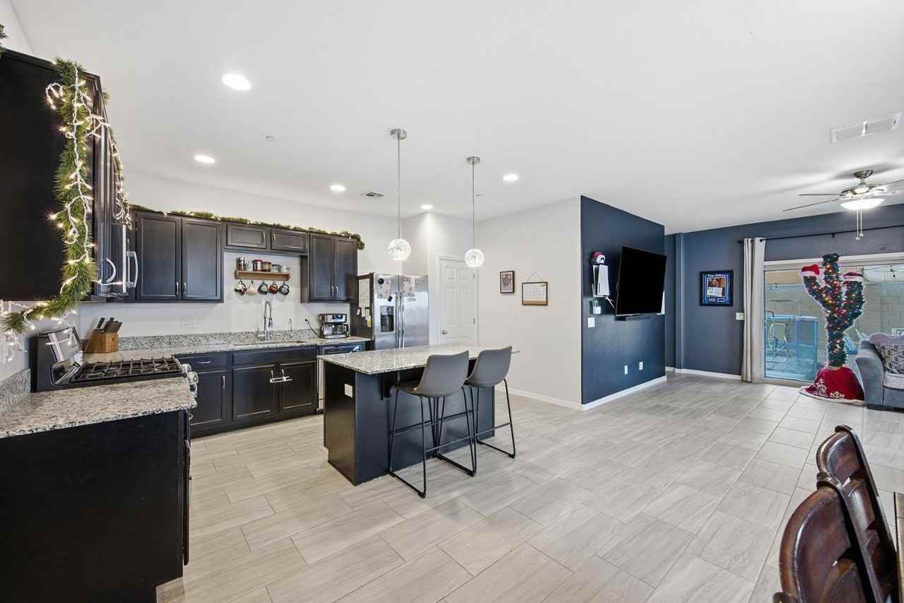 21359 W Alvarado Rd - Photo 4 of 50