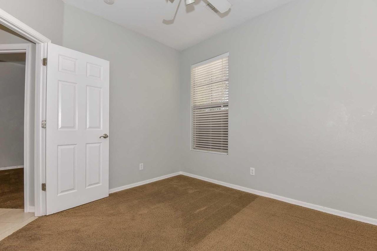 16007 W Pima St - Photo 3 of 32