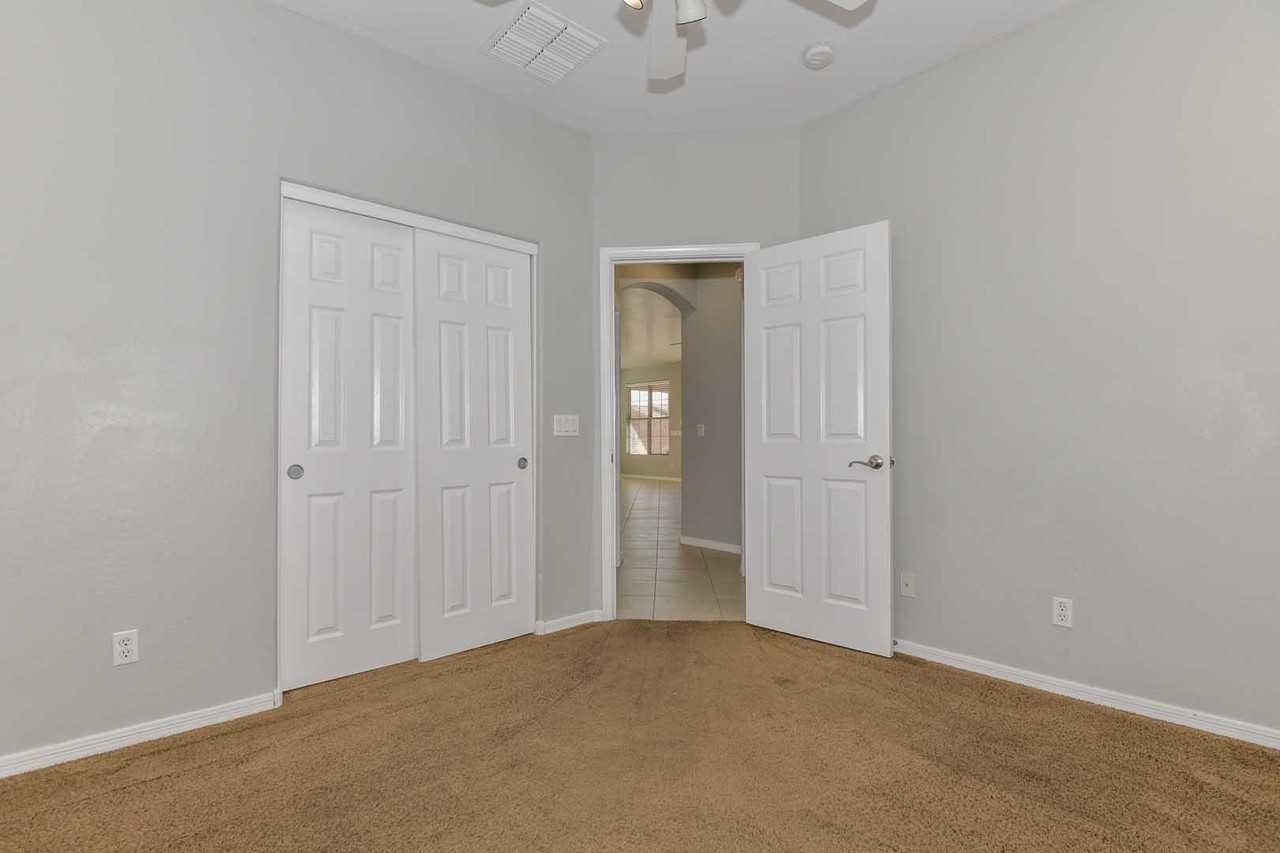 16007 W Pima St - Photo 4 of 32