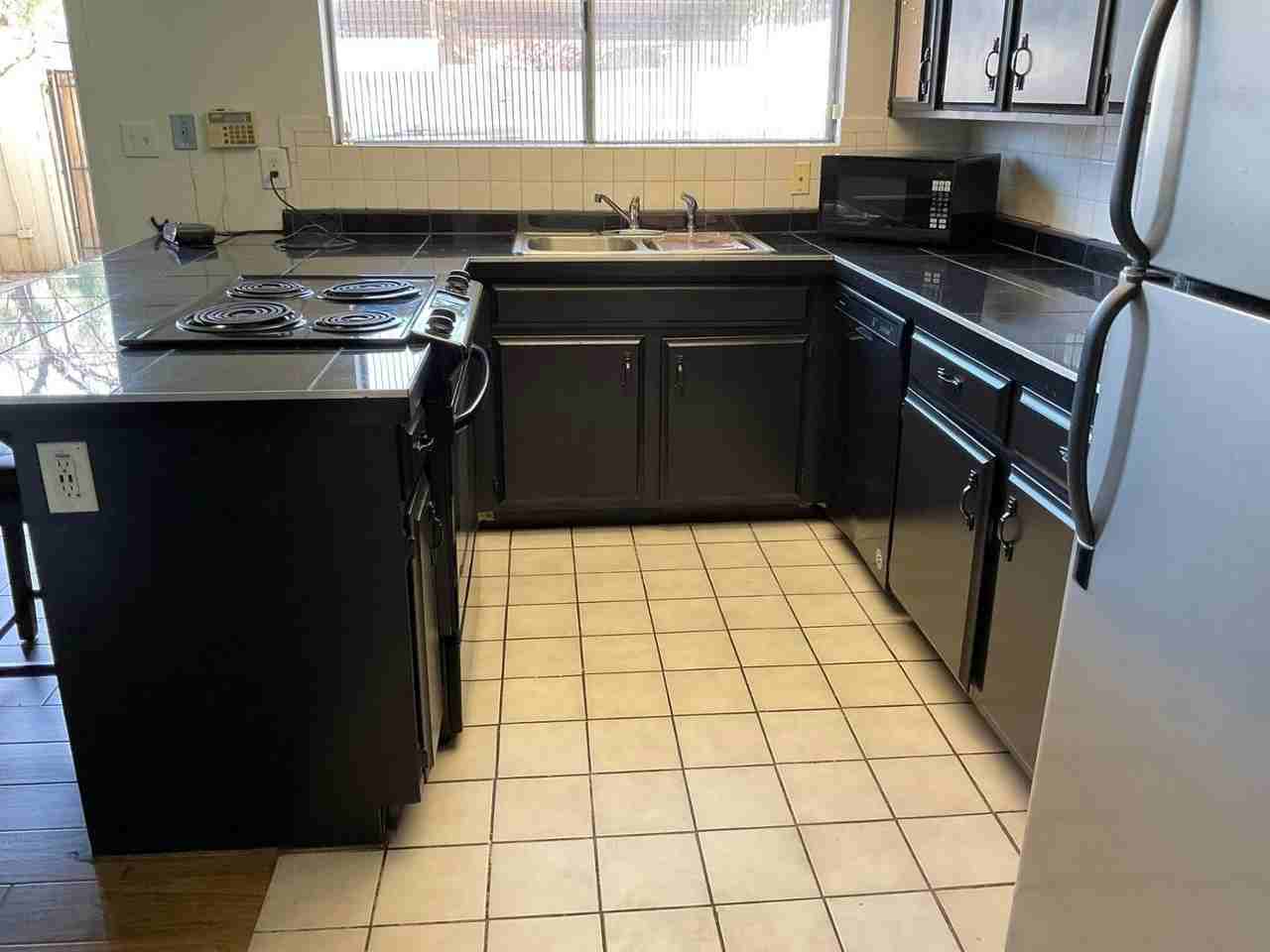 8121 N 31st Dr - Photo 2 of 10