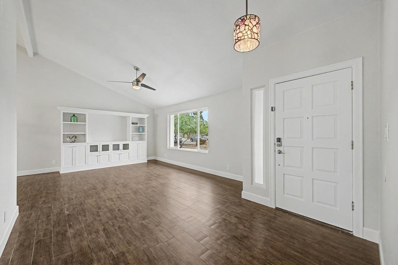 8881 E Gray Rd - Photo 6 of 38