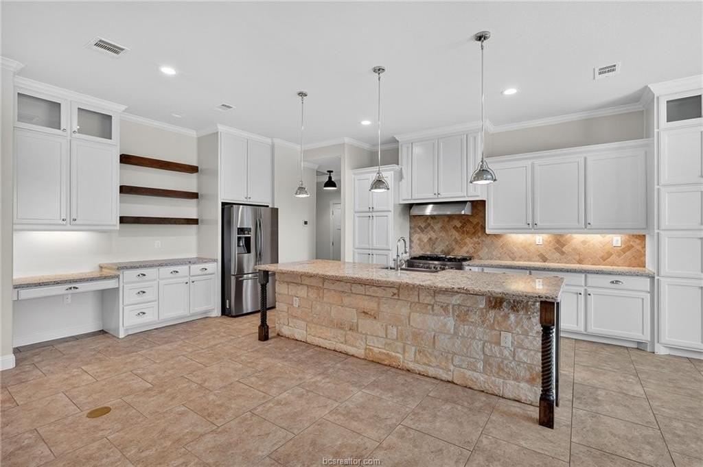 15628 Shady Brook Ln - Photo 5 of 41