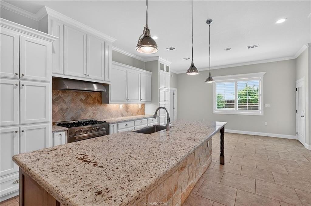 15628 Shady Brook Ln - Photo 6 of 41