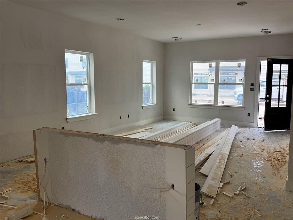 215 Richards St #B - Photo 4 of 9