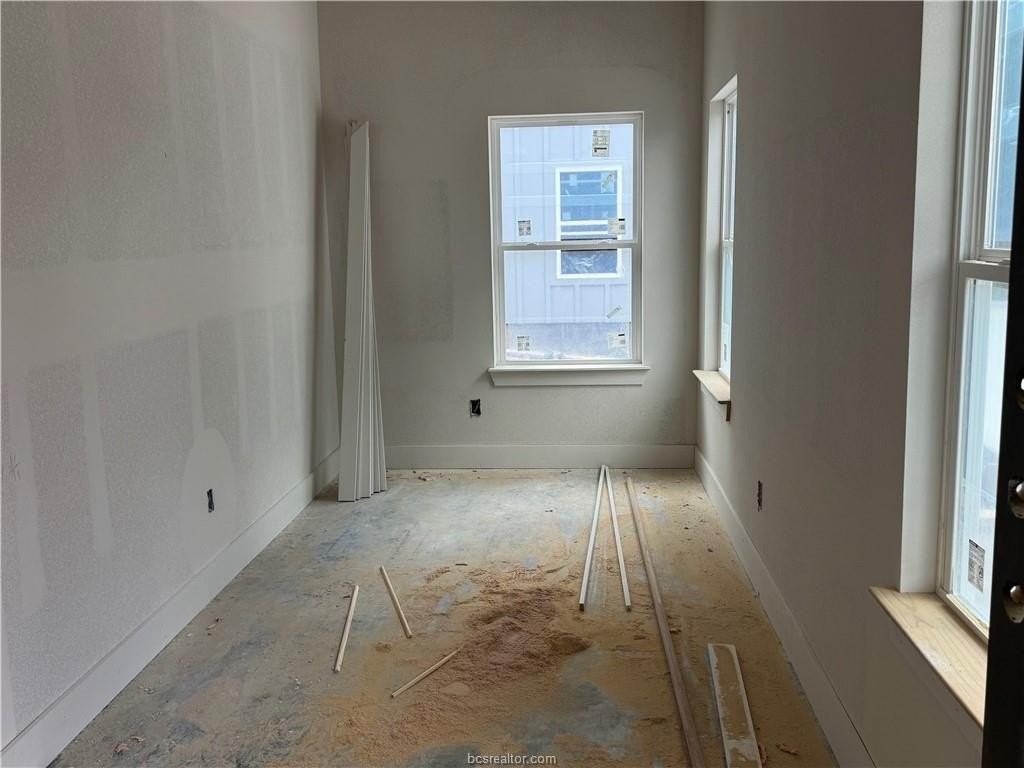 215 Richards St #B - Photo 5 of 9