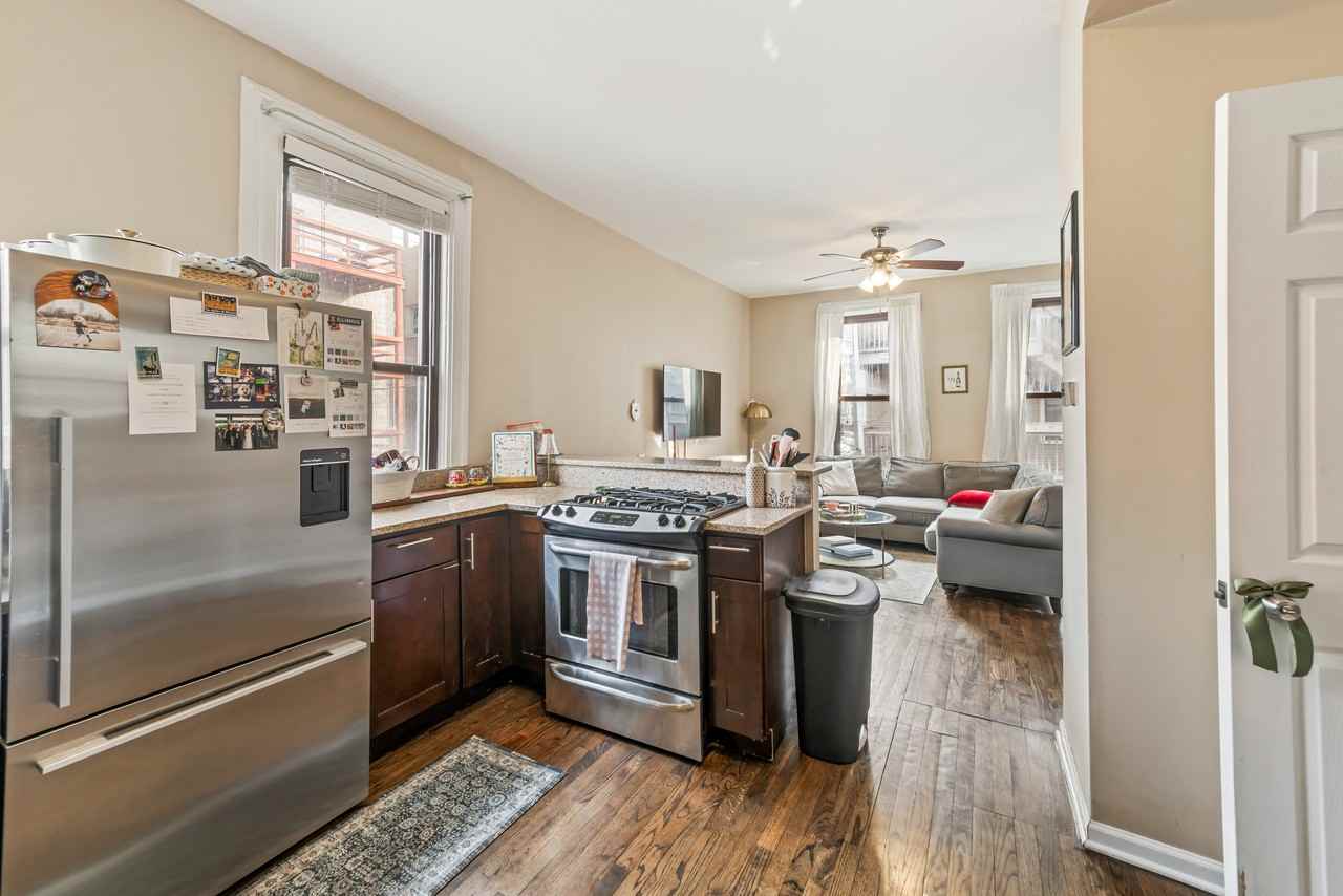 1214 W Melrose St #CH - Photo 3 of 24