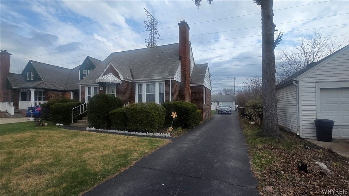 1 Cresthaven Dr - Photo 2 of 33