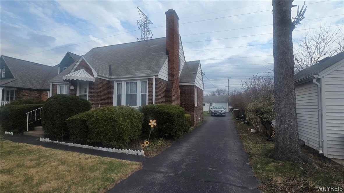 1 Cresthaven Dr - Photo 3 of 33