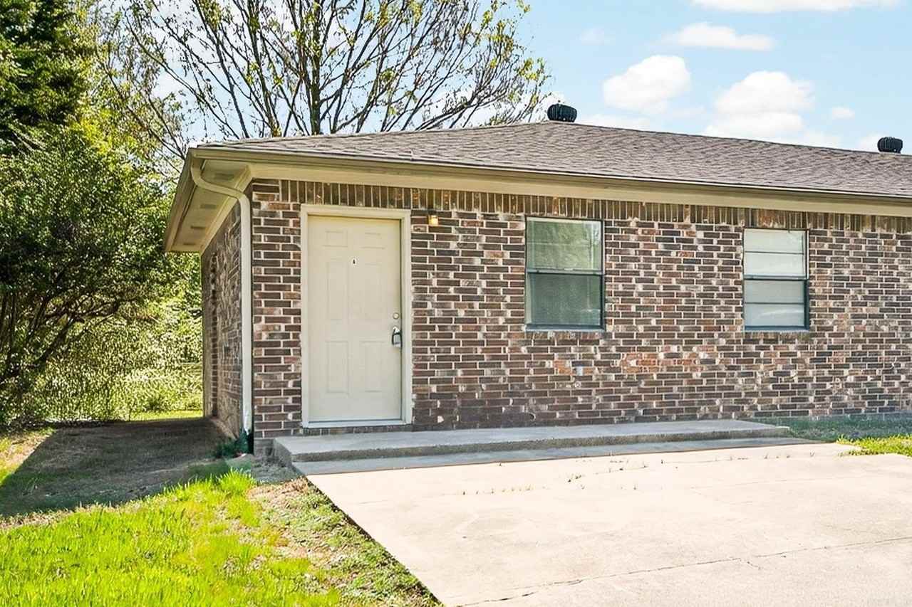 118 N Park St - Photo 2 of 24