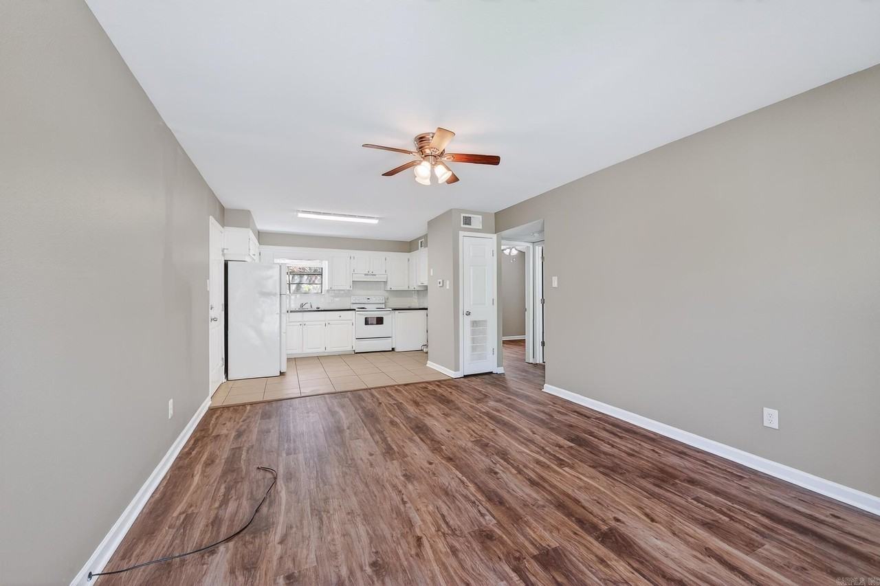 118 N Park St - Photo 3 of 24