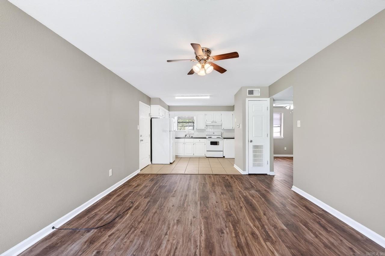 118 N Park St - Photo 4 of 24