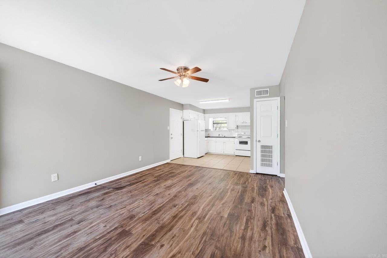 118 N Park St - Photo 5 of 24