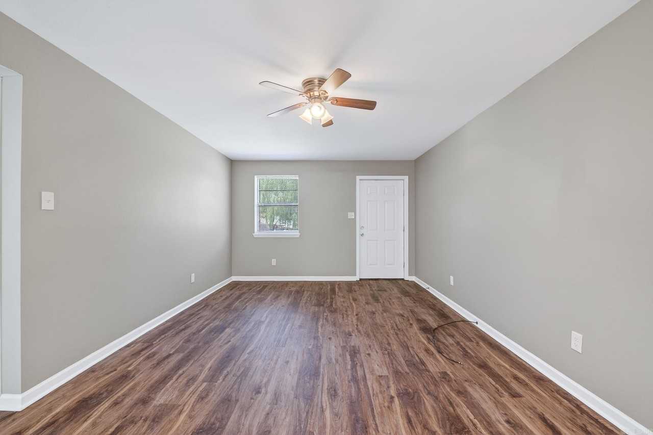 118 N Park St - Photo 6 of 24