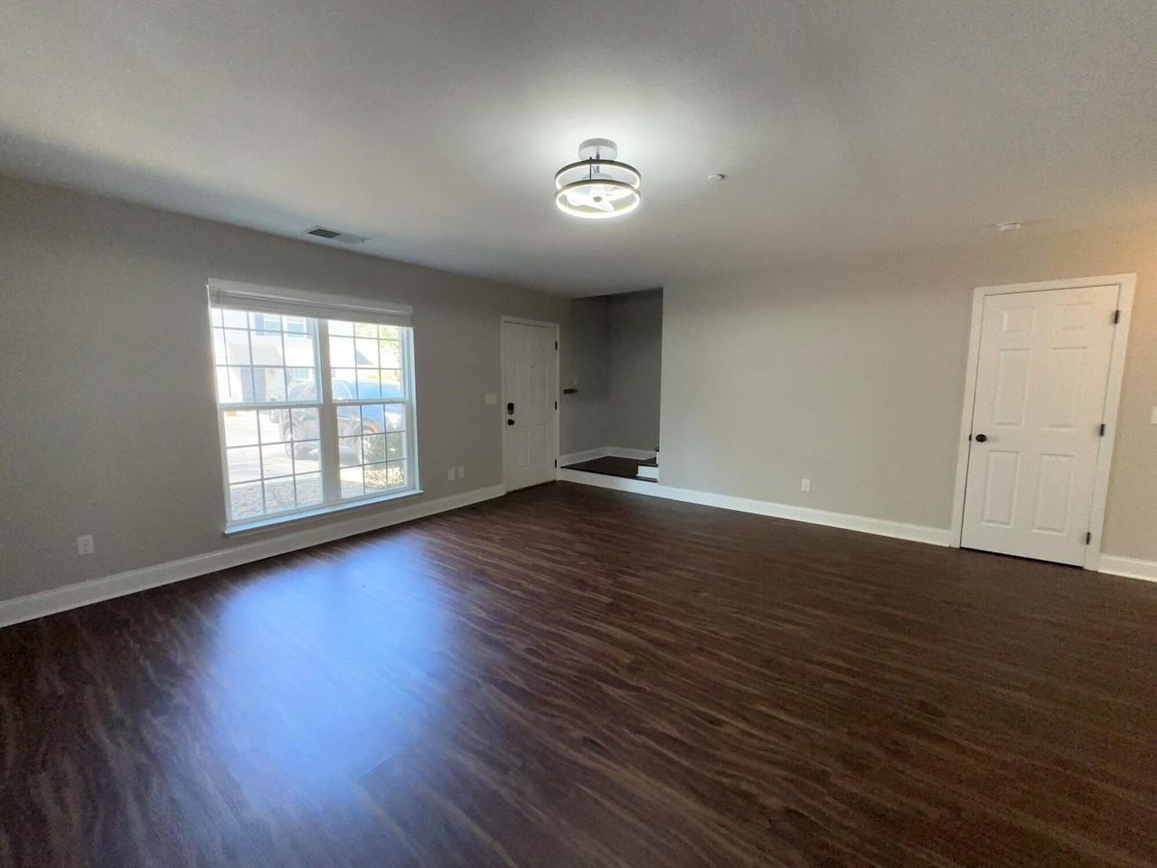 1126 Maple Tree Ln - Photo 5 of 34