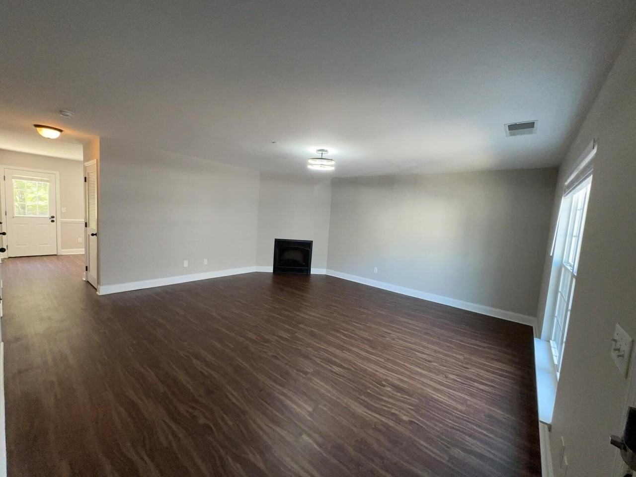 1126 Maple Tree Ln - Photo 7 of 34