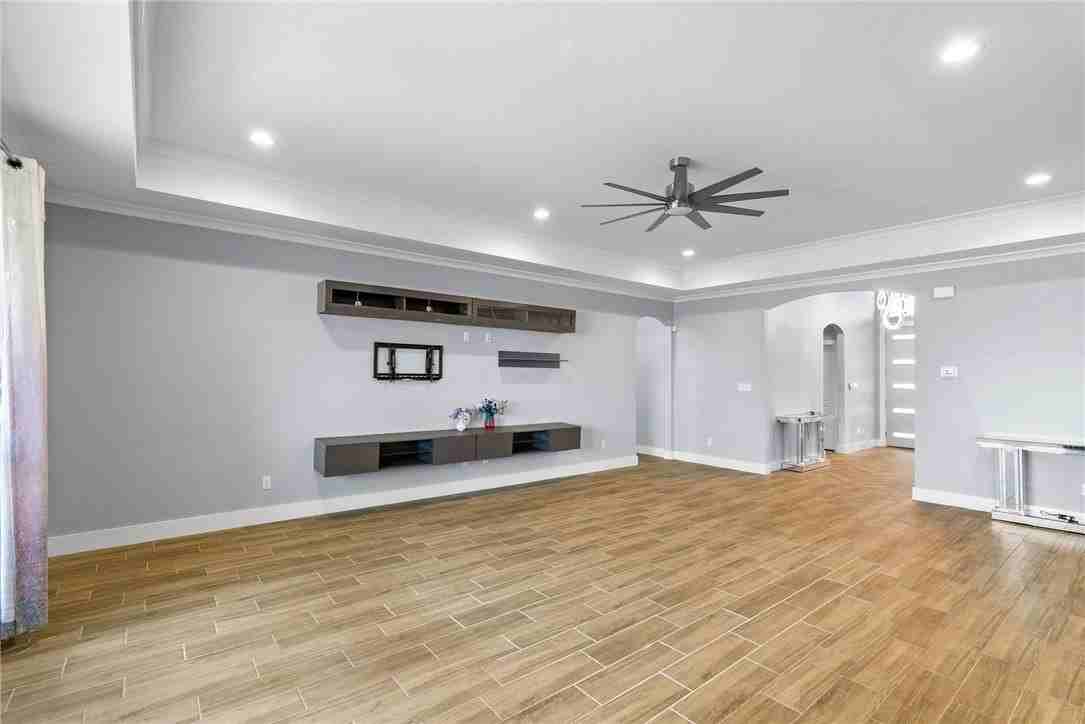 3818 Morteza Dr - Photo 4 of 20