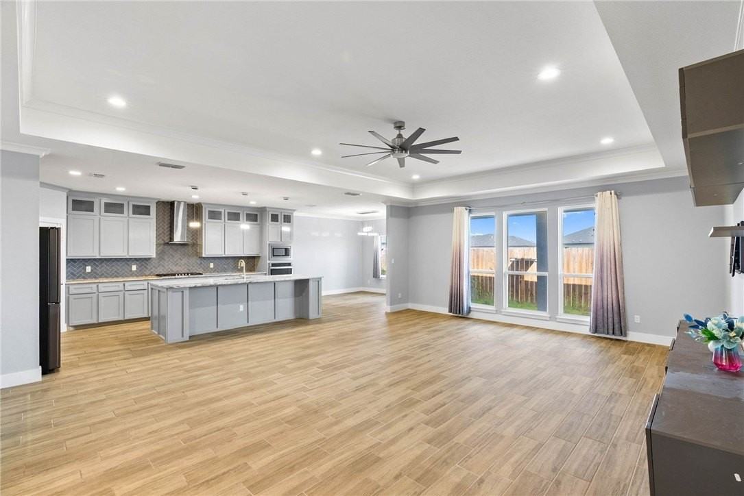 3818 Morteza Dr - Photo 5 of 20