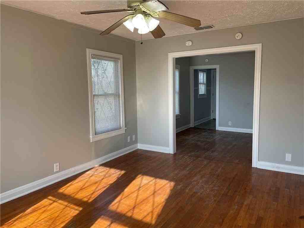 332 Rosebud Ave - Photo 3 of 14