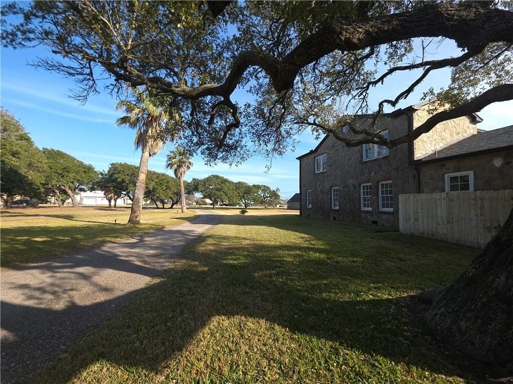 1401 Omohundro St - Photo 4 of 25