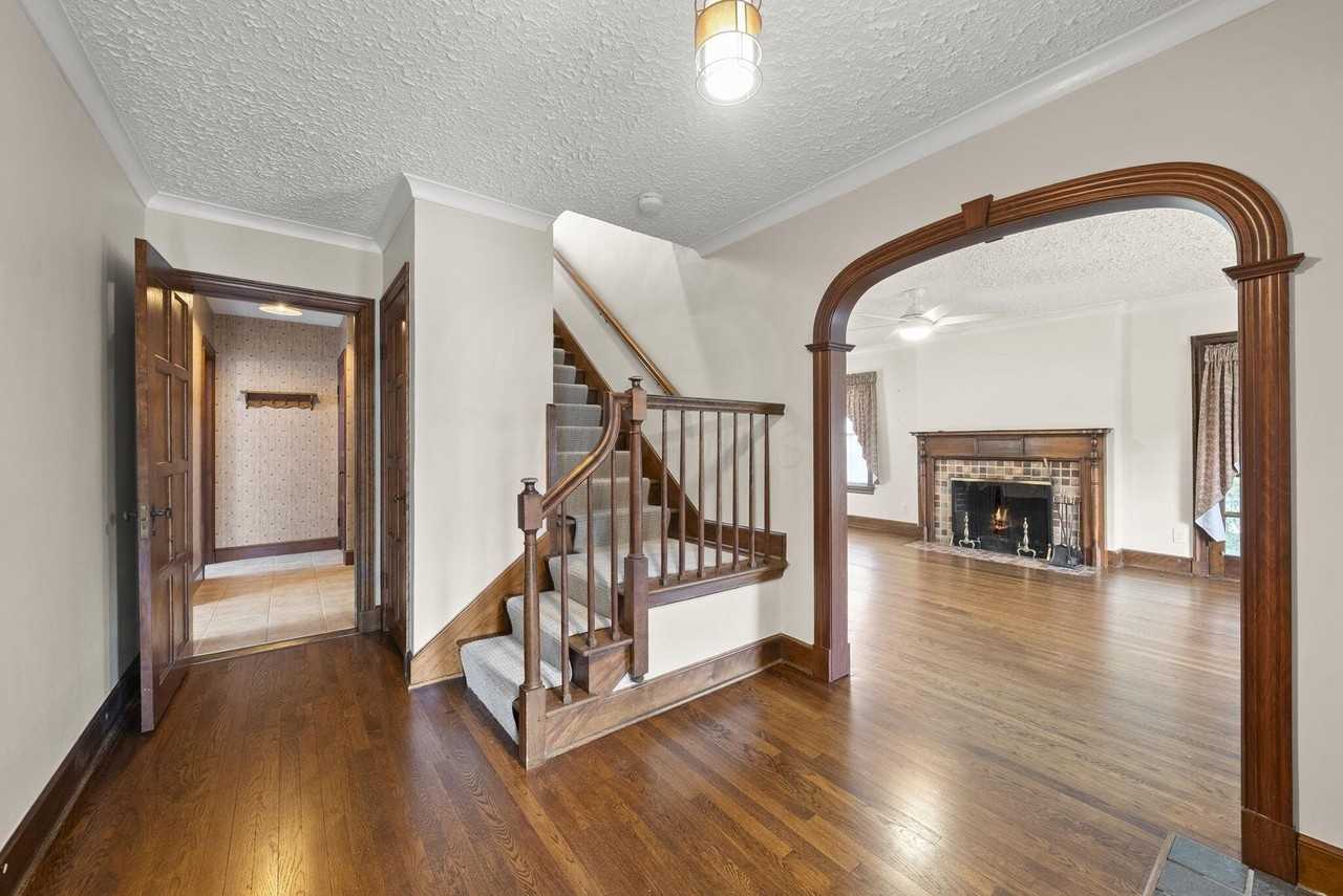 2505 Coventry Rd - Photo 2 of 48