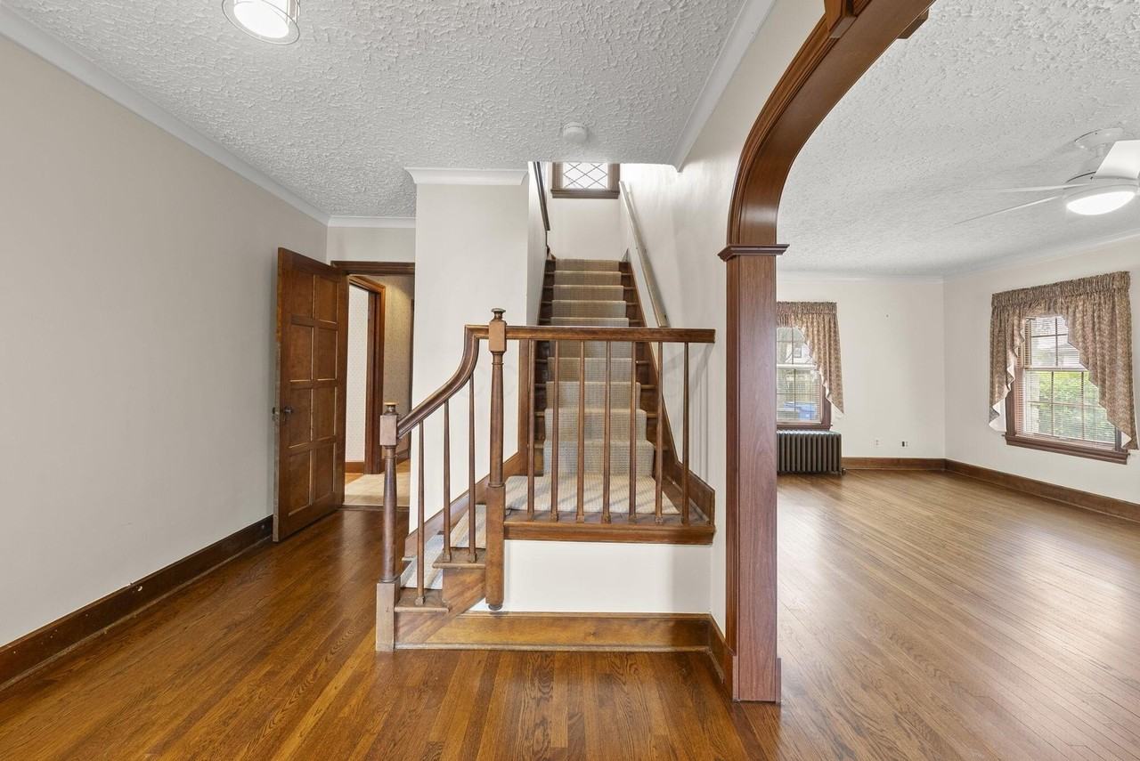 2505 Coventry Rd - Photo 3 of 48