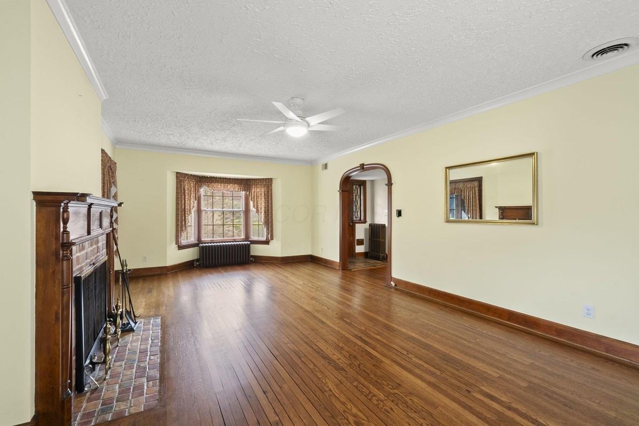 2505 Coventry Rd - Photo 5 of 48