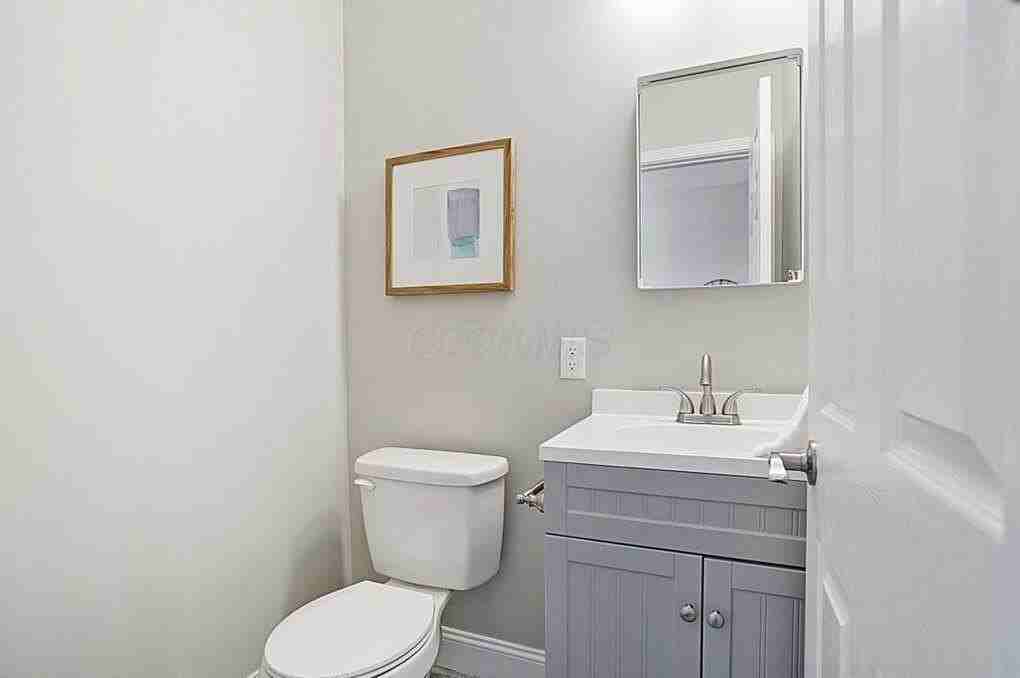 597 Lilley Ave - Photo 5 of 10