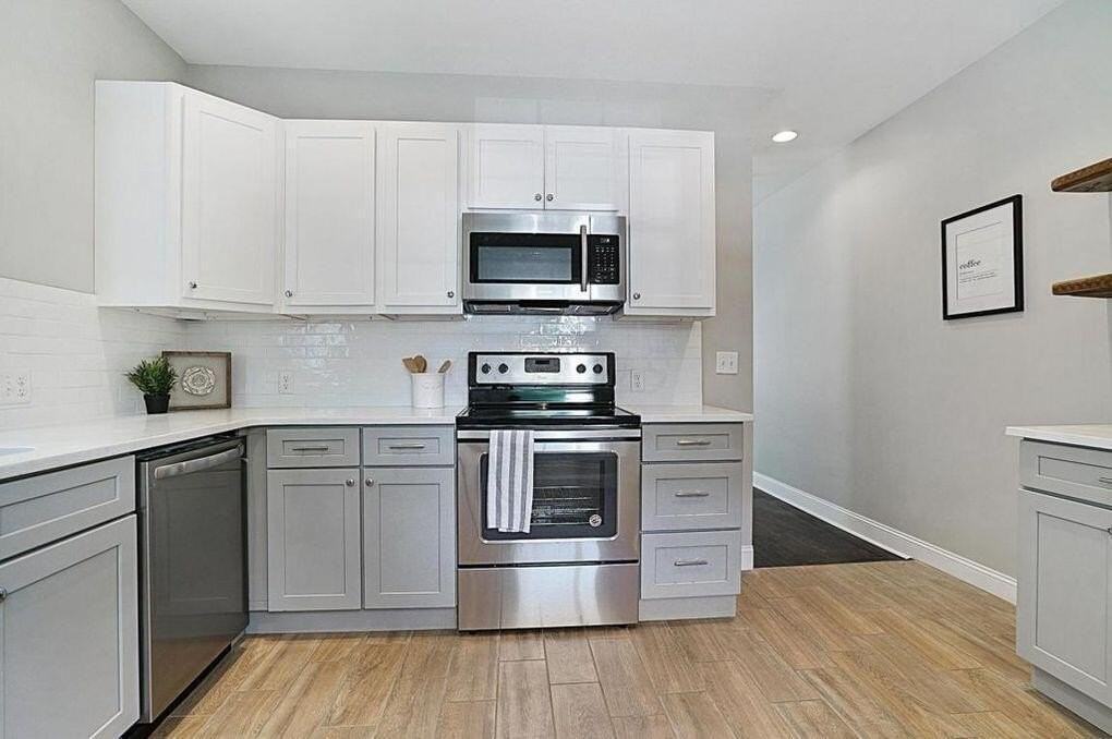 597 Lilley Ave - Photo 7 of 10