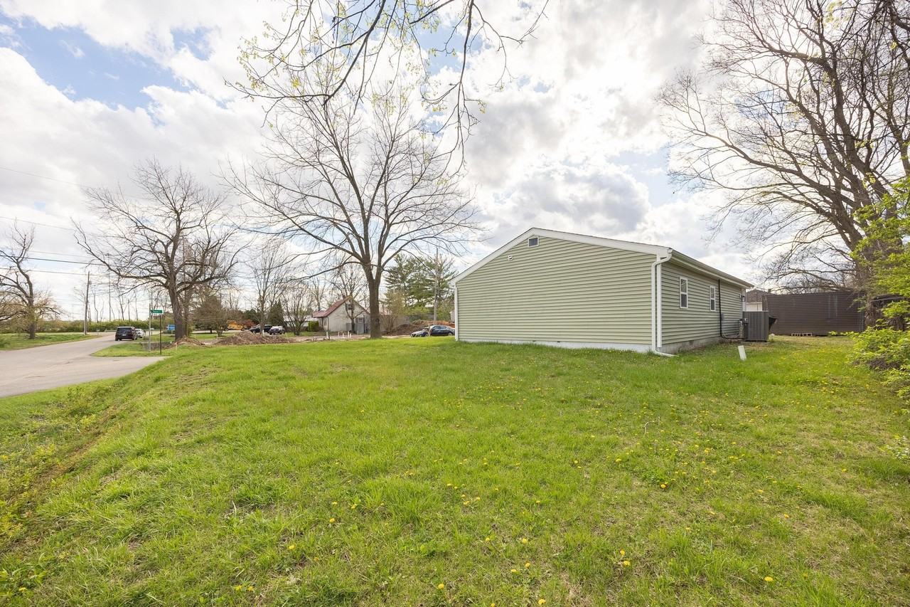 1810 Tanis Dr - Photo 7 of 33