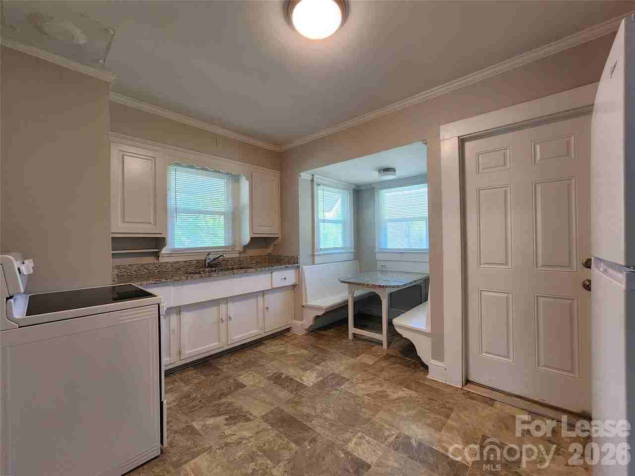 12 Woodsdale Pl Se - Photo 4 of 18