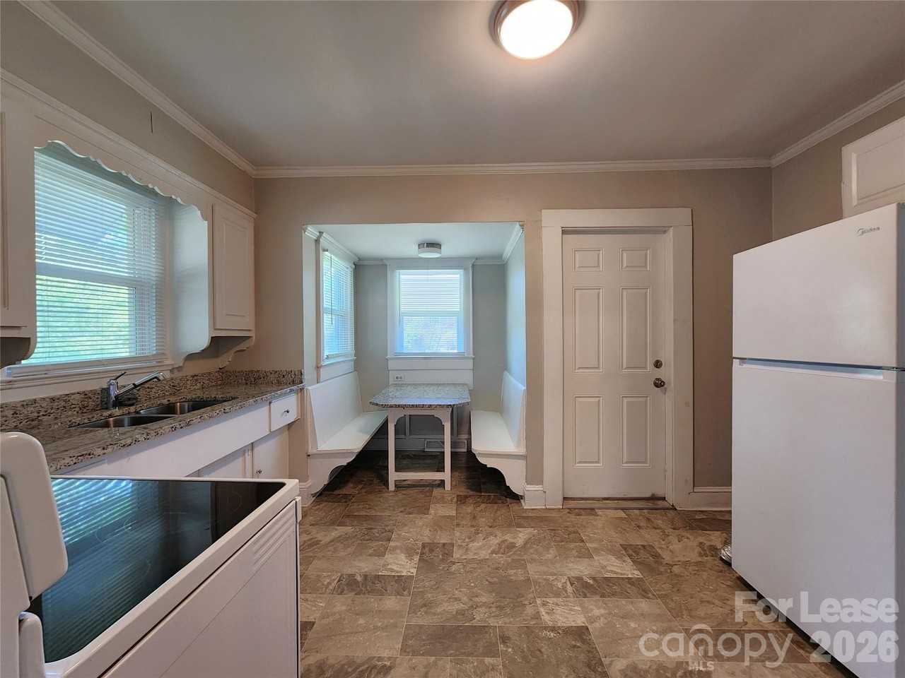 12 Woodsdale Pl Se - Photo 5 of 18