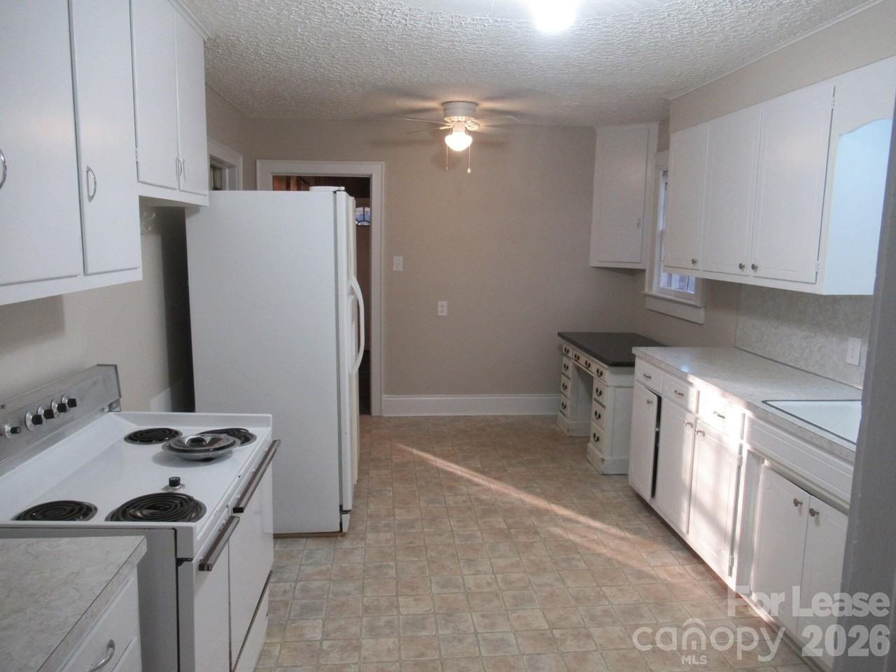 505 S Cedar St - Photo 6 of 24