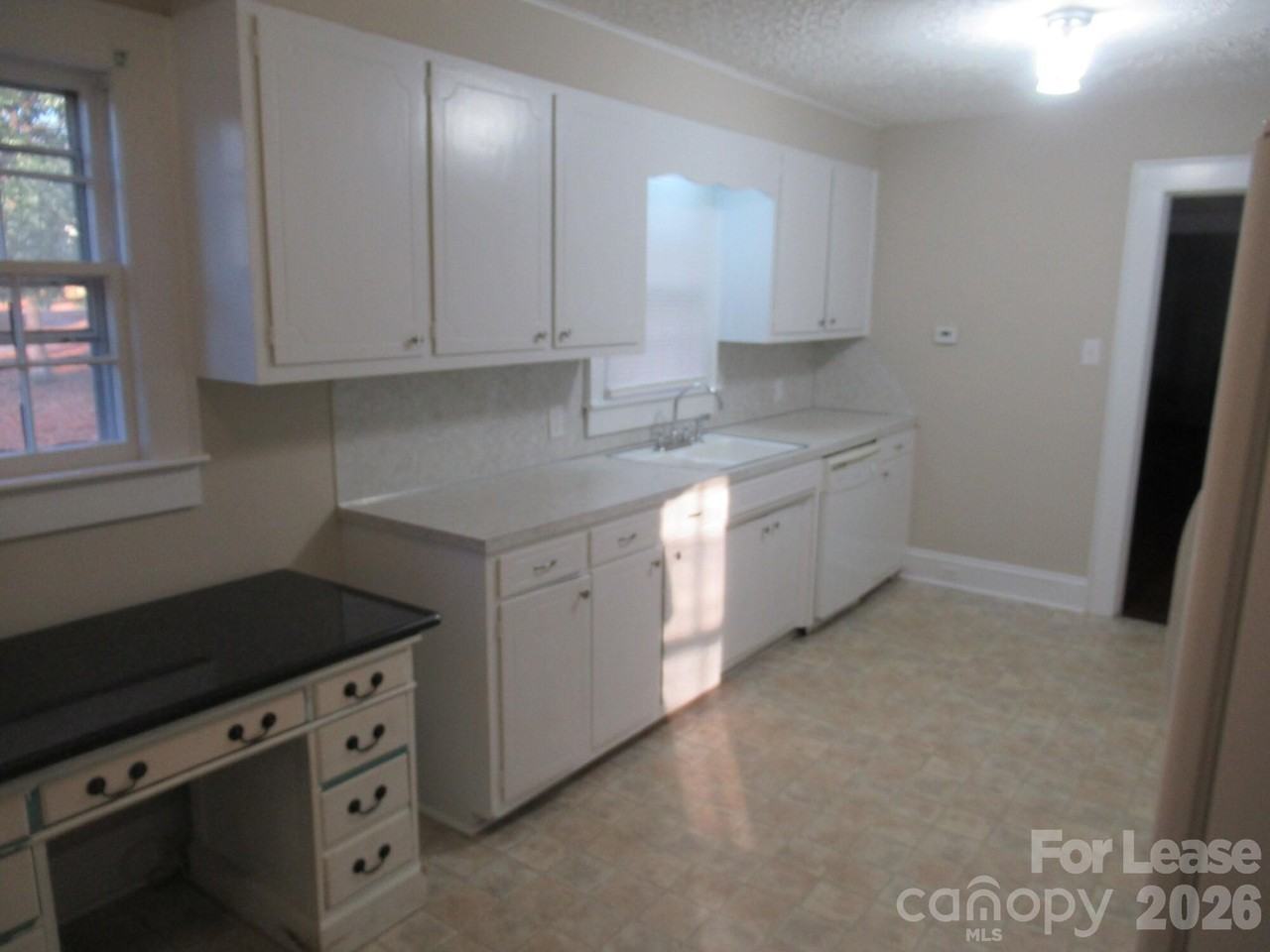 505 S Cedar St - Photo 7 of 24