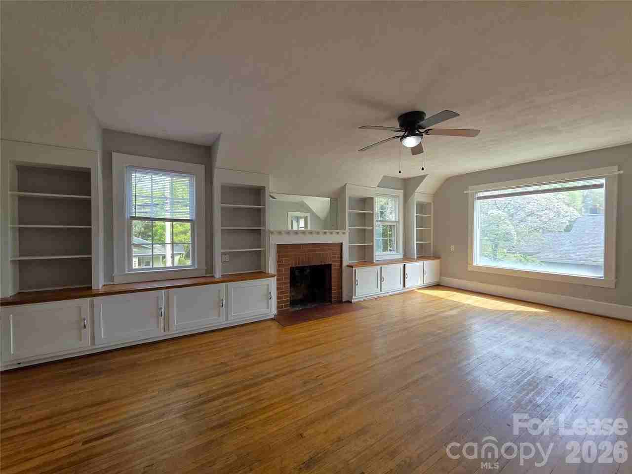 754 Montgomery Ave Unit B - Photo 2 of 17