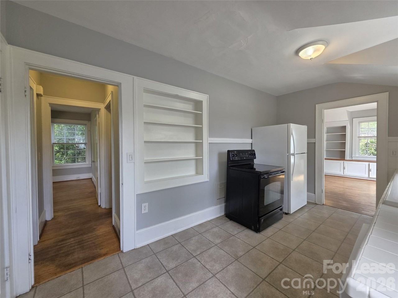 754 Montgomery Ave Unit B - Photo 5 of 17