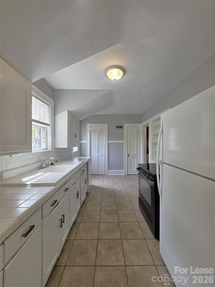 754 Montgomery Ave Unit B - Photo 6 of 17