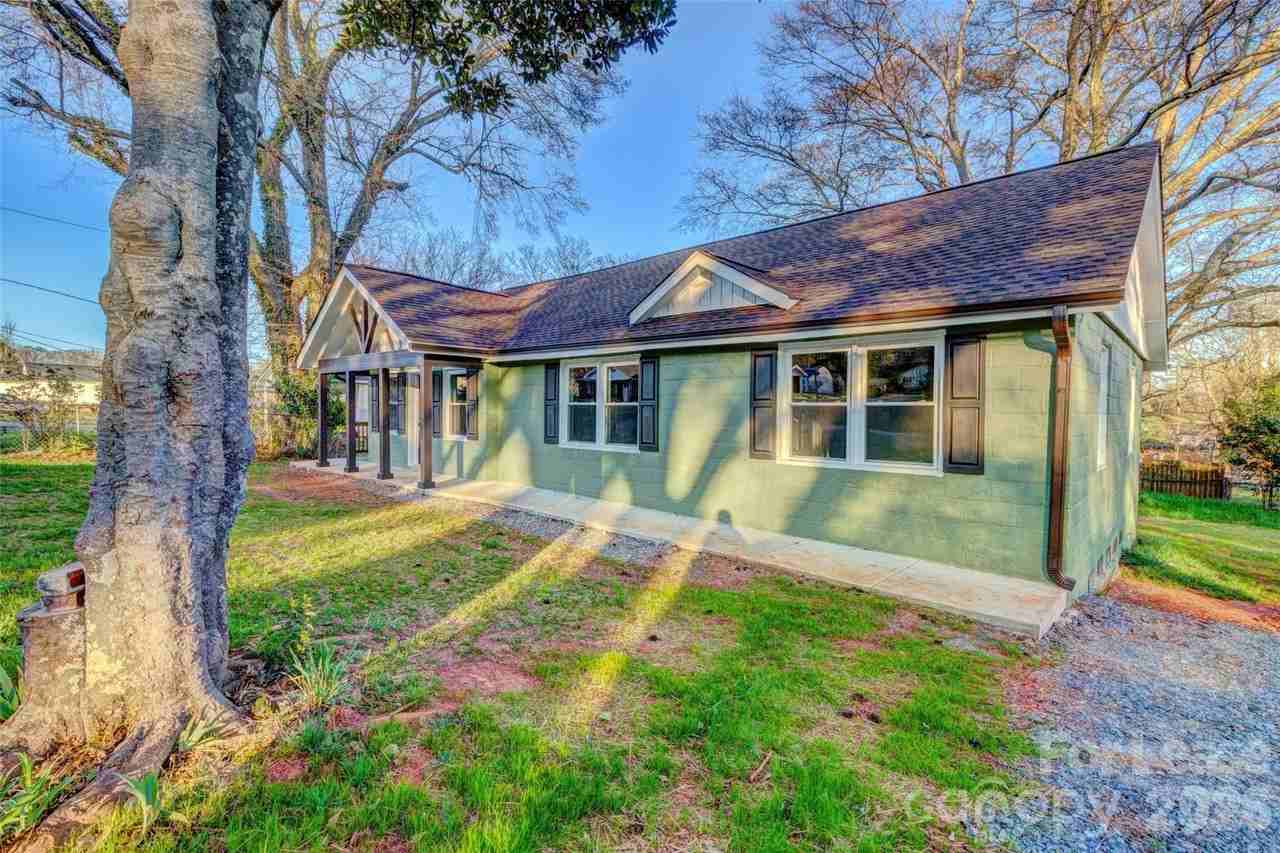 824 2nd St - Photo 3 of 16