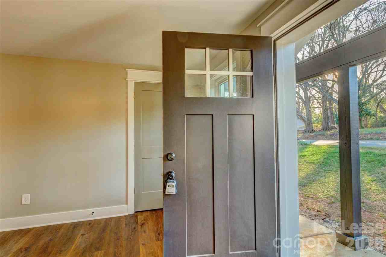 824 2nd St - Photo 4 of 16