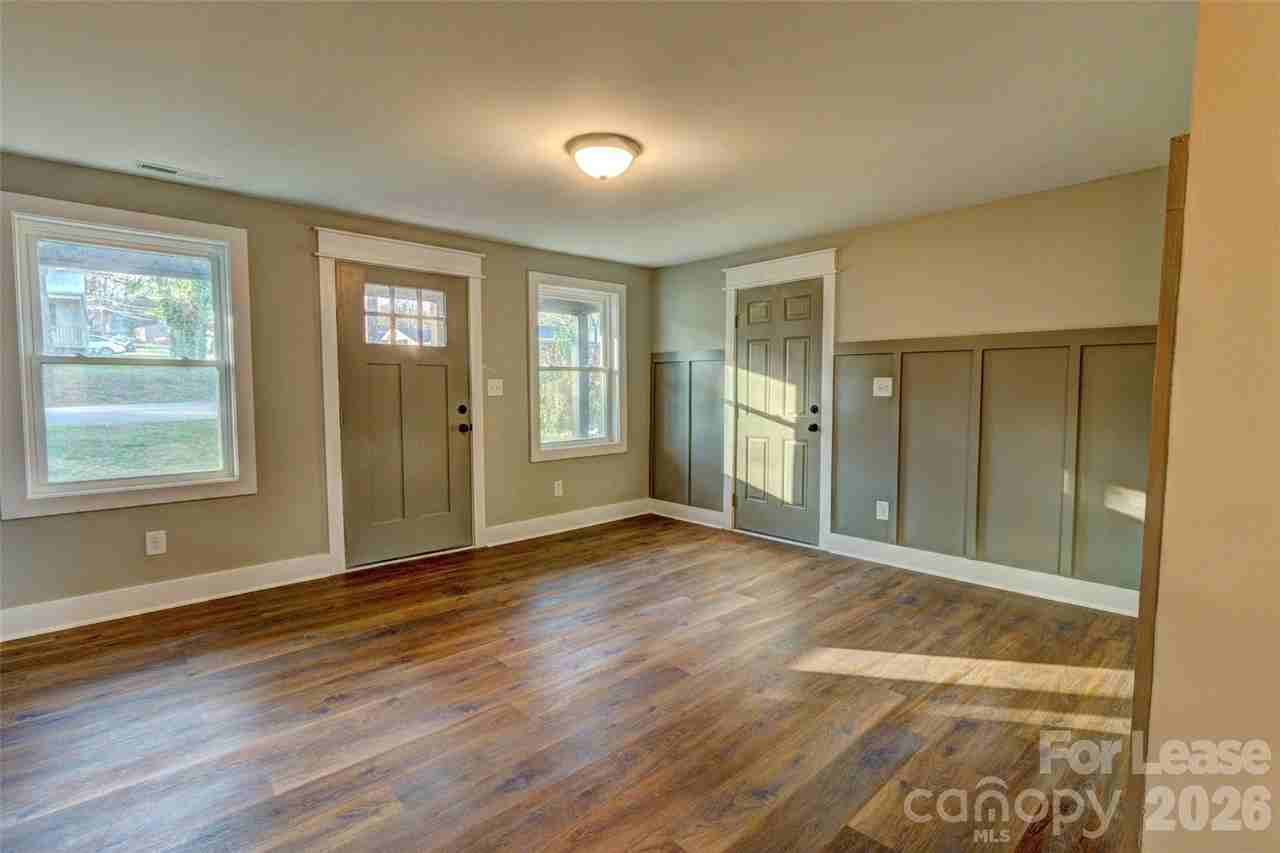 824 2nd St - Photo 5 of 16