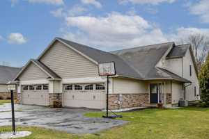 featured image of 949 Hudson Ave