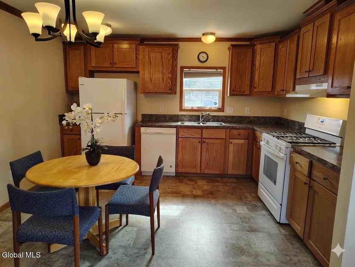 589 1st Ave - Photo 3 of 16