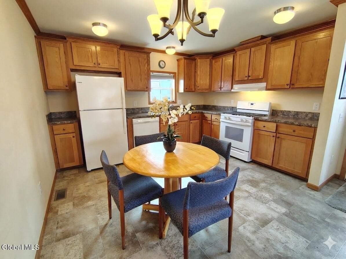 589 1st Ave - Photo 4 of 16