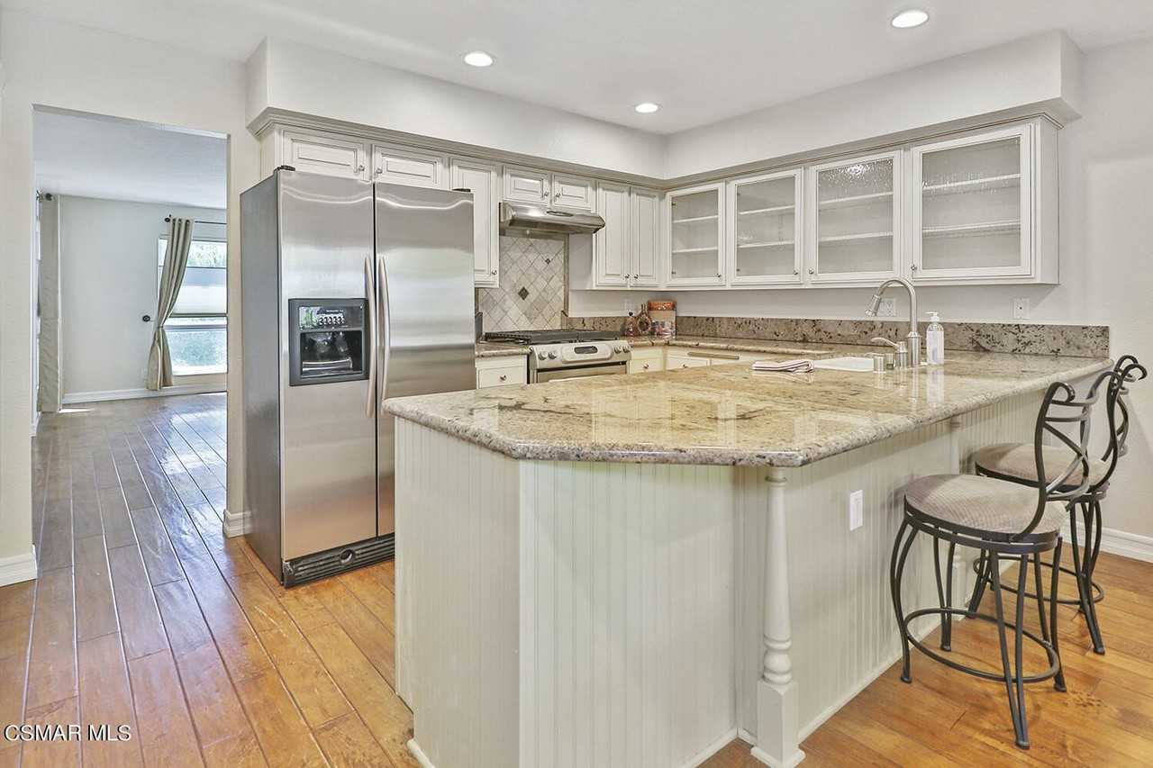 2846 Lakeridge Ln - Photo 6 of 35